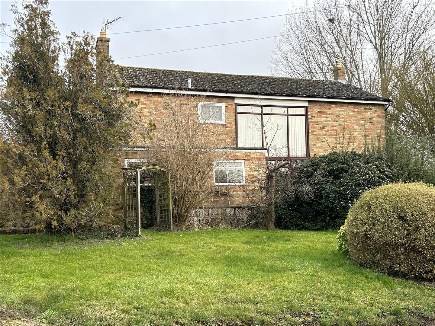 4 Bedroom for sale in Haddenham Cheffins Ely Sales